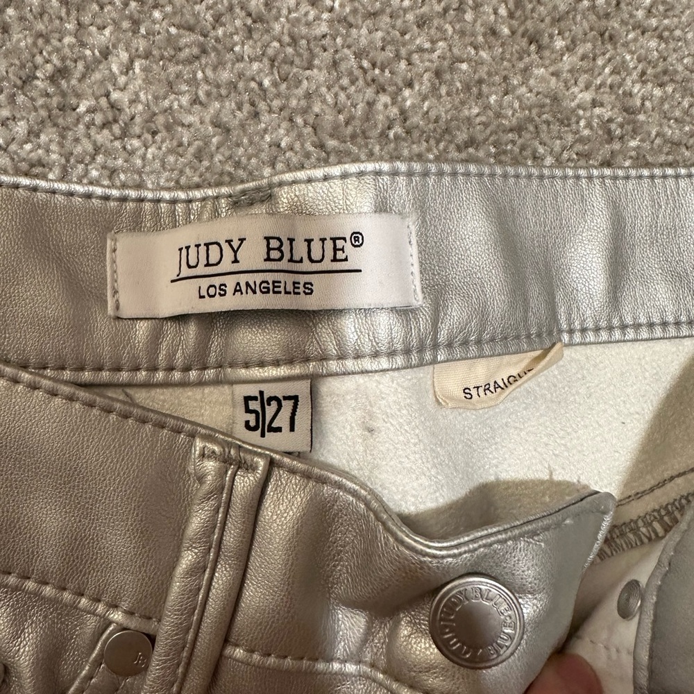 Judy Blue - Picture 2 of 3